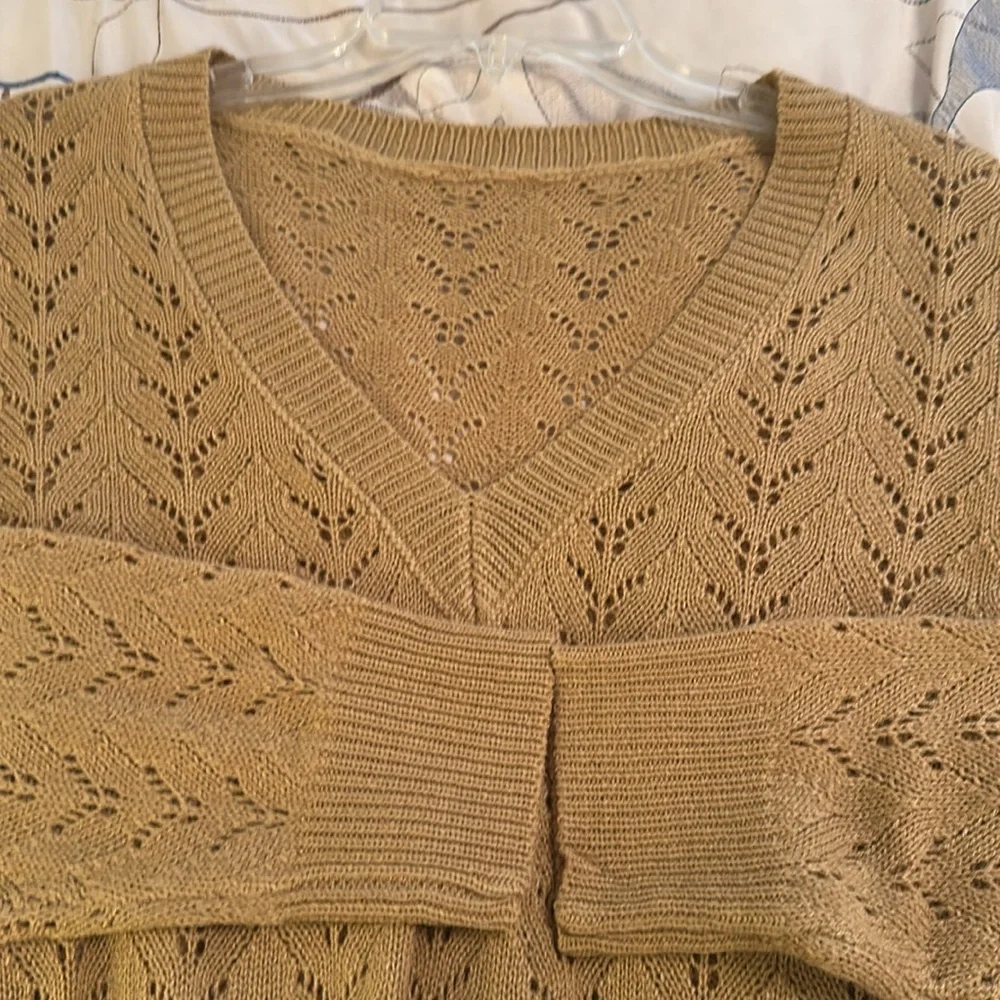 NWOT Cupshe deep v neck sweater size small - Picture 3 of 7